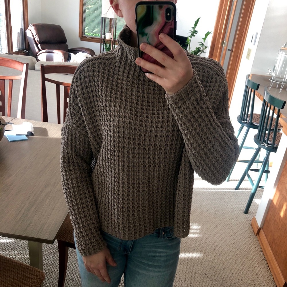 Super chic UO turtleneck